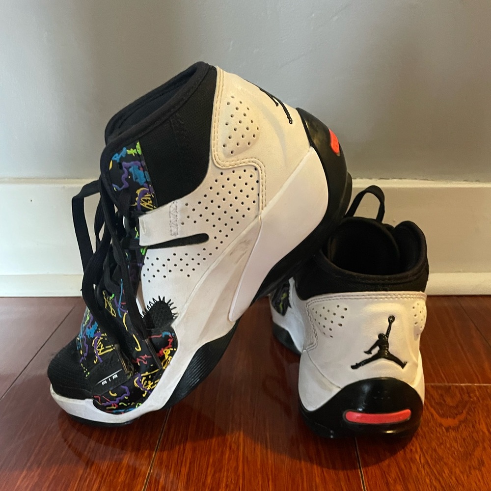 Jordan’s/Nike basketball shoes/sneakers boys size Y5